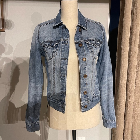 Forever 21 cropped Jean jacket - Picture 1 of 3